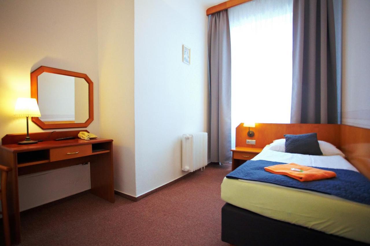 Wellness Hotel Central Klatovy Buitenkant foto