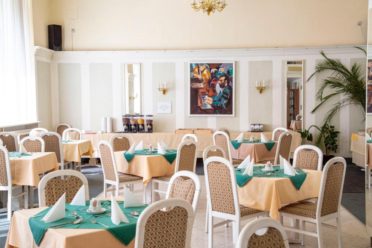 Wellness Hotel Central Klatovy Buitenkant foto